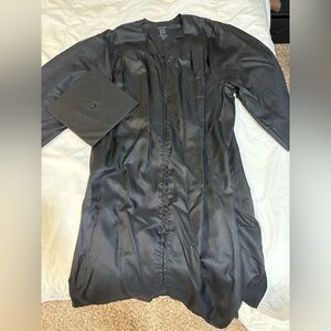 Black Womens Cap and Gown Size: 5’4